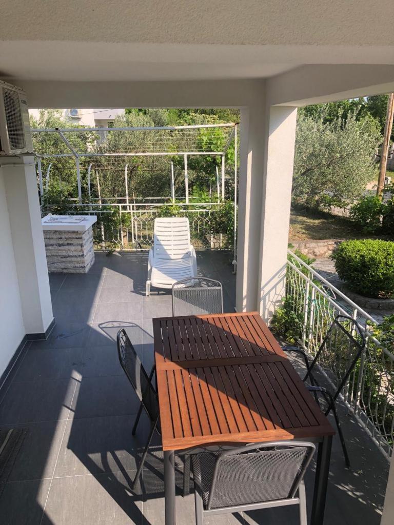 Apartments Bucica Dvori Starigrad Paklenica Buitenkant foto